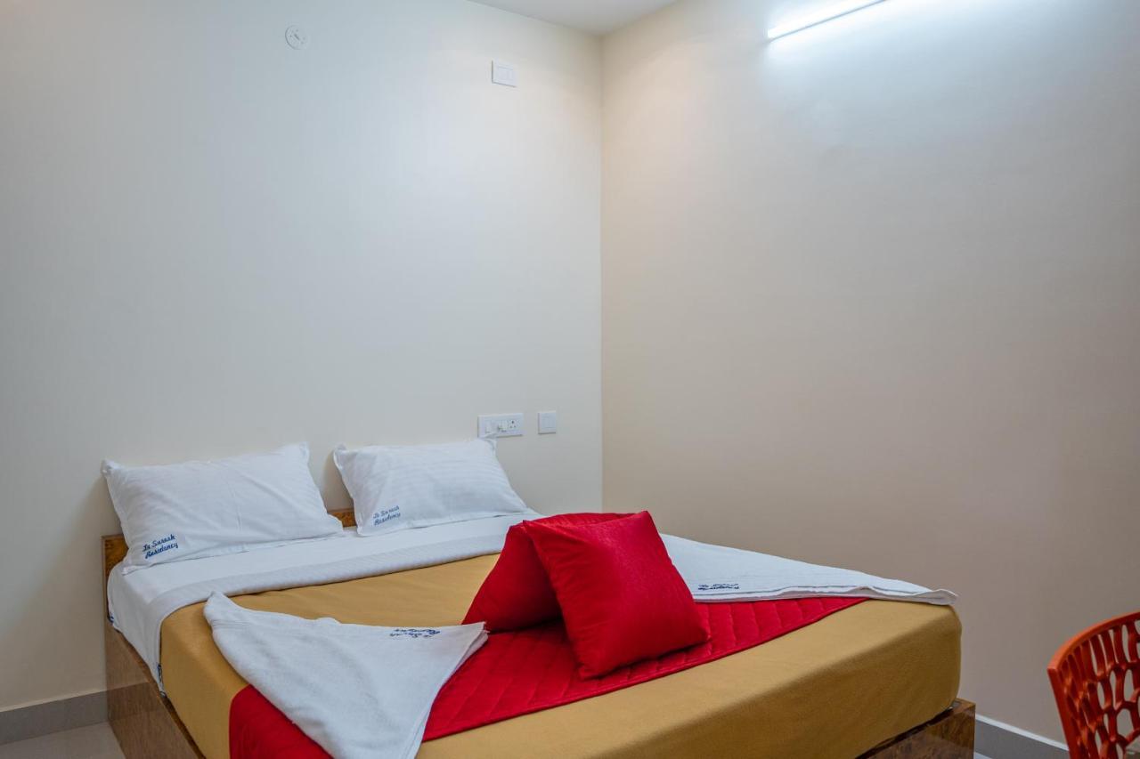 Le Suresh Guest House ปอนดิเชอรี ภายนอก รูปภาพ