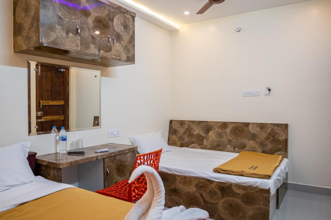 Le Suresh Guest House ปอนดิเชอรี ภายนอก รูปภาพ