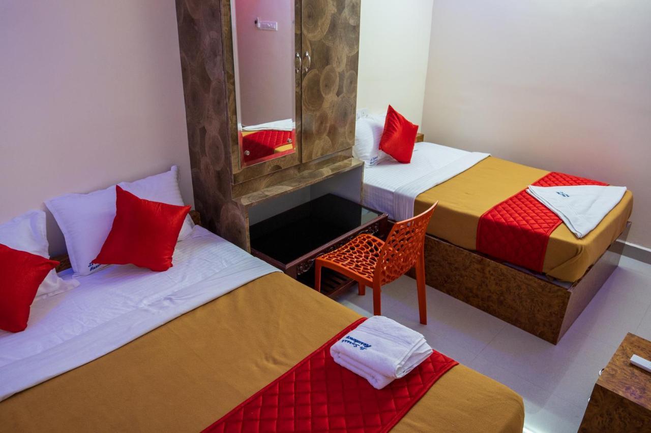 Le Suresh Guest House ปอนดิเชอรี ภายนอก รูปภาพ